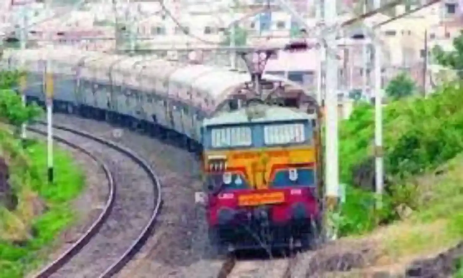 Indian Railways : సౌత్‌ కోస్ట్‌ రైల్వేపై అతి తక్కువ ఖర్చు