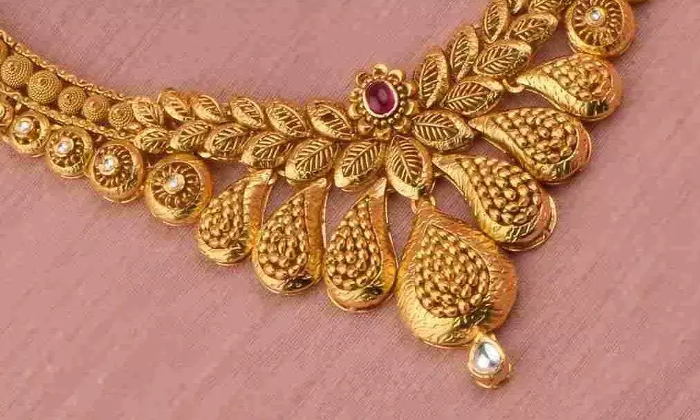 Gold and Silver Rates Today : గుడ్ న్యూస్.. తగ్గిన బంగారం. వెండి ధరలు..