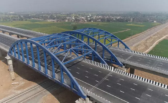 Delhi-Mumbai Expressway: ఢిల్లీ-ముంబై ఎక్స్ప్రెస్వే స్ట్రెచ్.. 3.5 గంటల్లో ఢిల్లీ నుండి జైపూర్కు Delhi-Mumbai Expressway: ఢిల్లీ-ముంబై ఎక్స్ప్రెస్వే స్ట్రెచ్.. 3.5 గంటల్లో ఢిల్లీ నుండి జైపూర్కు