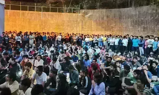 IIT Bombay:  విద్యార్ధి ఆత్మహత్య... 18ఏళ్లకే...