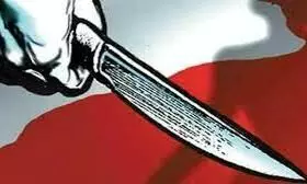 Vijayawada: రెచ్చిపోయిన రౌడీగ్యాంగ్.. వివాహిత ఇంటికెళ్లి కత్తులతో దాడి Vijayawada: రెచ్చిపోయిన రౌడీగ్యాంగ్.. వివాహిత ఇంటికెళ్లి కత్తులతో దాడి