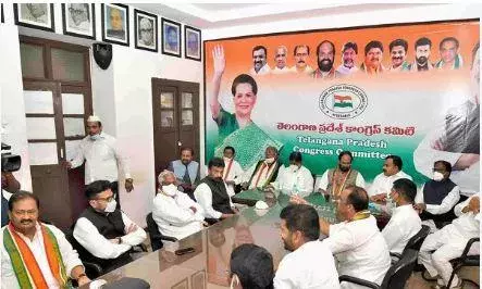 Telangana : కోమటిరెడ్డిపై సీనియర్ నేతలు ఫైర్ Telangana : కోమటిరెడ్డిపై సీనియర్ నేతలు ఫైర్