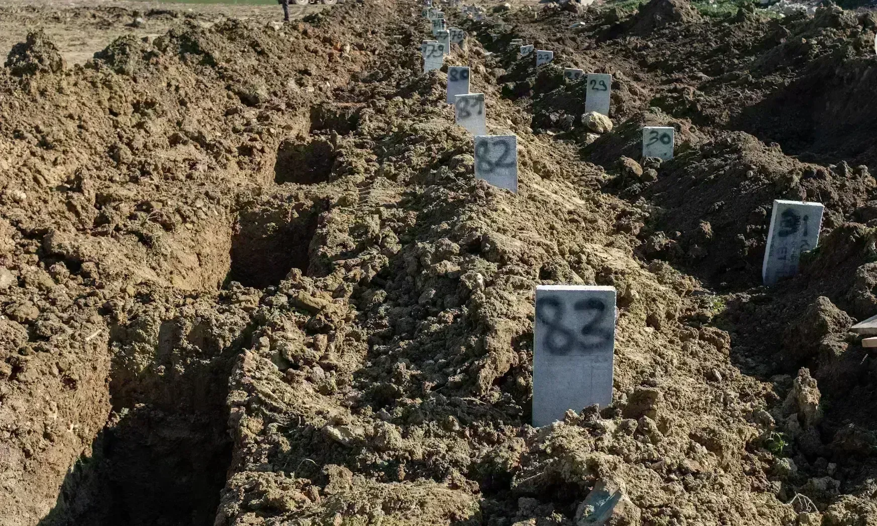 Turkey Mass Grave: శ్మశానవాటికలు సరిపోవడంలేదు... Turkey Mass Grave: శ్మశానవాటికలు సరిపోవడంలేదు...