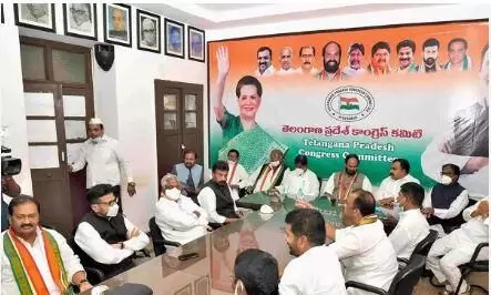 Telangana : కోమటిరెడ్డిపై సీనియర్ నేతలు ఫైర్ Telangana : కోమటిరెడ్డిపై సీనియర్ నేతలు ఫైర్