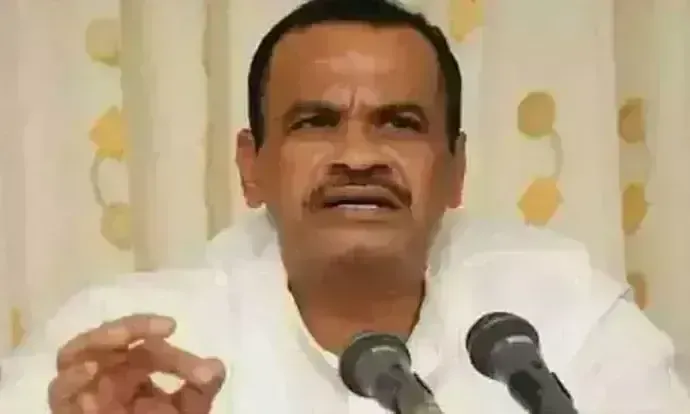 Telangana: ఠాక్రేతో కోమటిరెడ్డి భేటీ Telangana: ఠాక్రేతో కోమటిరెడ్డి భేటీ