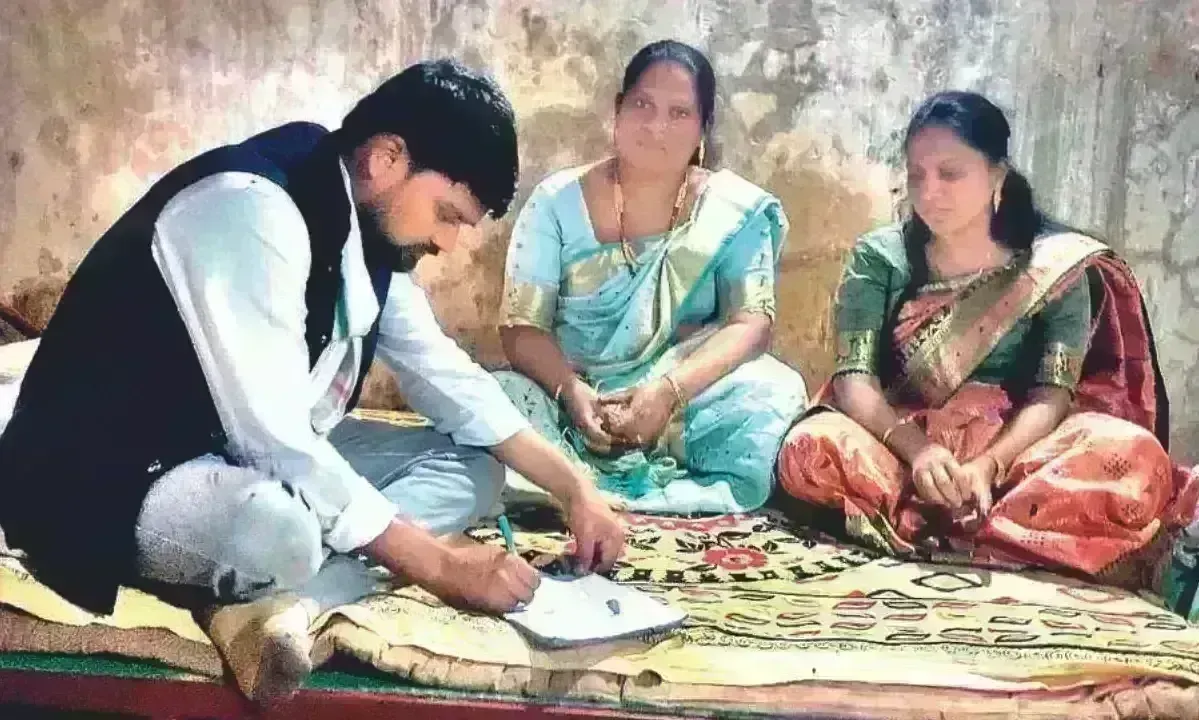Gujarat MLA: ఆయనకి ఇద్దరు... అంతా కలిసి మెలసి ఎన్నికల్లో గెలిచి... Gujarat MLA: ఆయనకి ఇద్దరు... అంతా కలిసి మెలసి ఎన్నికల్లో గెలిచి...