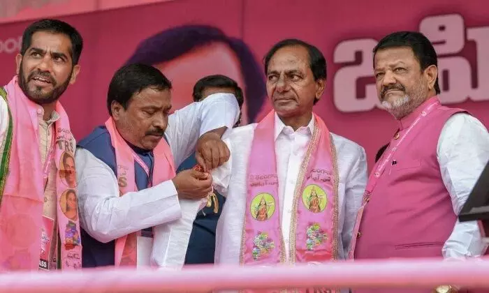 Editorial: నిజామాబాద్ జిల్లాలో ఎమ్మెల్సీ టిక్కెట్ వార్- పదవి రాకుంటే వాళ్లు జంప్? Editorial: నిజామాబాద్ జిల్లాలో ఎమ్మెల్సీ టిక్కెట్ వార్- పదవి రాకుంటే వాళ్లు జంప్?