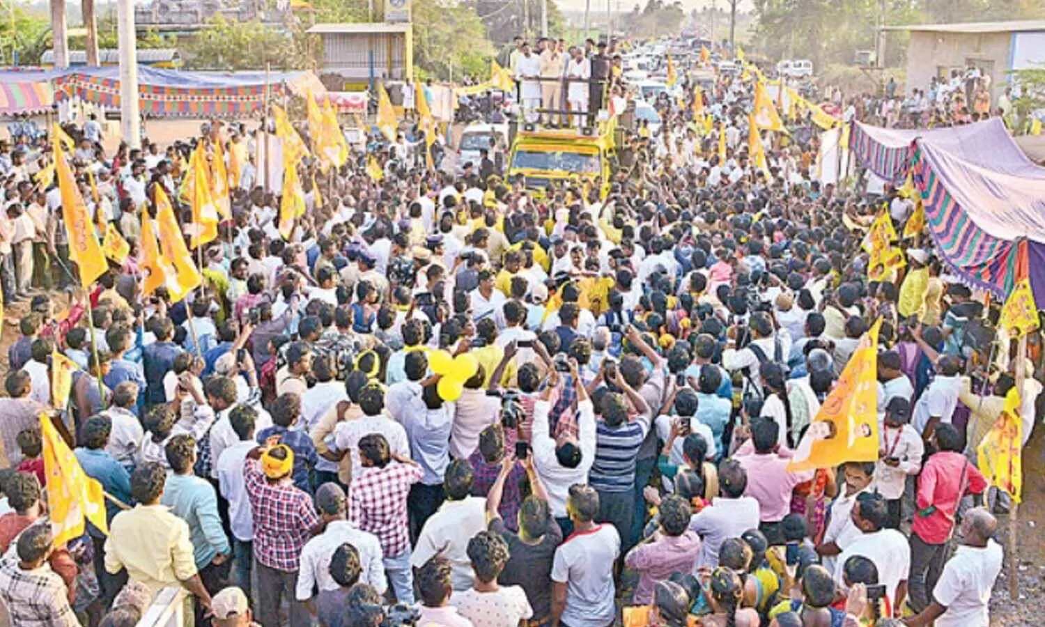 సీఎం జగన్కు రాజకీయాల్లో ఉండే అర్హత లేదు: చంద్రబాబు సీఎం జగన్కు రాజకీయాల్లో ఉండే అర్హత లేదు: చంద్రబాబు