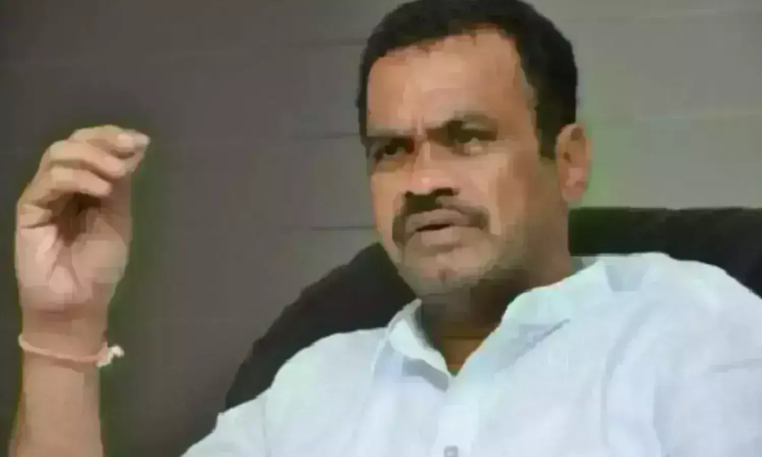 Editorial: కోమటిరెడ్డి వెంకట్ రెడ్డిపై చర్యలు తీసుకోకపోవడానికి కారణమేంటి..? Editorial: కోమటిరెడ్డి వెంకట్ రెడ్డిపై చర్యలు తీసుకోకపోవడానికి కారణమేంటి..?