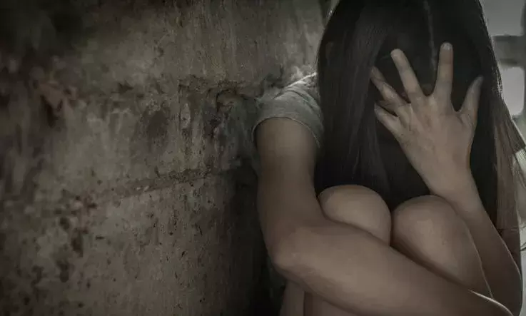 Crime: మైనర్ బాలికపై వైసీపీ సర్పంచ్ కుమారుడు లైంగిక దాడి Crime: మైనర్ బాలికపై వైసీపీ సర్పంచ్ కుమారుడు లైంగిక దాడి