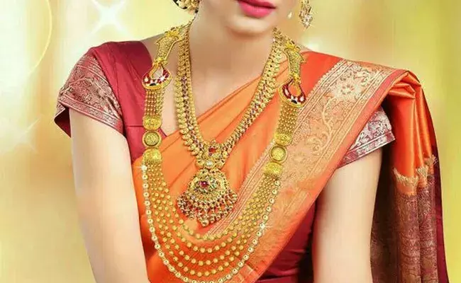 Gold and Silver Rates Today : పసిడి ప్రియులకు శుభవార్త.. తగ్గిన బంగారం, వెండి ధరలు..
