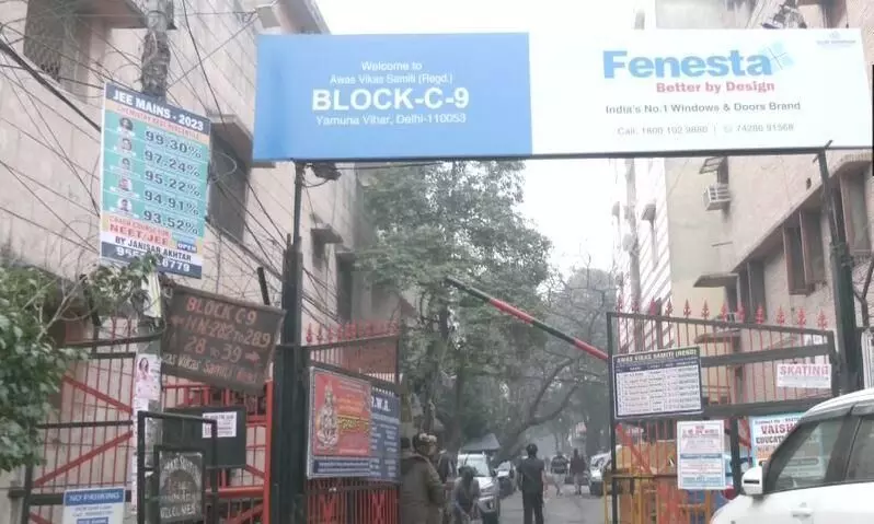 Delhi : కారు తీయమన్నందుకు కాల్చేశాడు Delhi : కారు తీయమన్నందుకు కాల్చేశాడు
