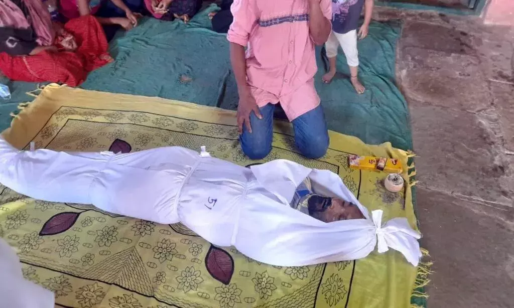 Telangana: నా భర్త పోలీసులు కొట్టడం వల్లే చనిపోయాడు Telangana: నా భర్త పోలీసులు కొట్టడం వల్లే చనిపోయాడు