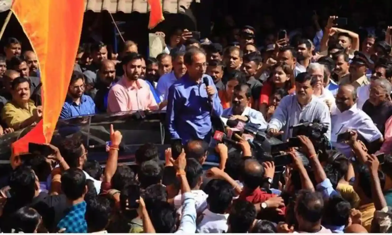 Maharashtra : ఉద్ధవ్ థాకరేకు కార్యకర్తల మద్దతు Maharashtra : ఉద్ధవ్ థాకరేకు కార్యకర్తల మద్దతు