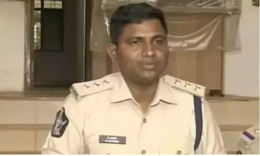 AP Police : అనకాపల్లి డీఎస్పీ సునీల్పై బదిలీ వేటు AP Police : అనకాపల్లి డీఎస్పీ సునీల్పై బదిలీ వేటు