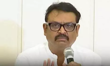 Tollywood : ట్రోలింగ్ చేస్తున్నారంటూ పోలీసులకు నరేష్ ఫిర్యాదు Tollywood : ట్రోలింగ్ చేస్తున్నారంటూ పోలీసులకు నరేష్ ఫిర్యాదు
