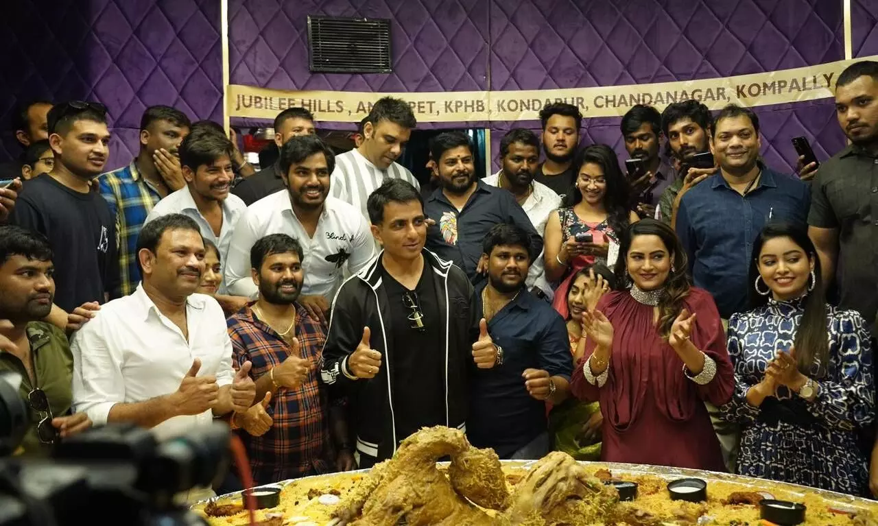 Gismat Jail Theme Mandi : ఇండియా లోనే అతి పెద్దదైన సోనూ సూద్ ప్లేట్ Gismat Jail Theme Mandi : ఇండియా లోనే అతి పెద్దదైన సోనూ సూద్ ప్లేట్