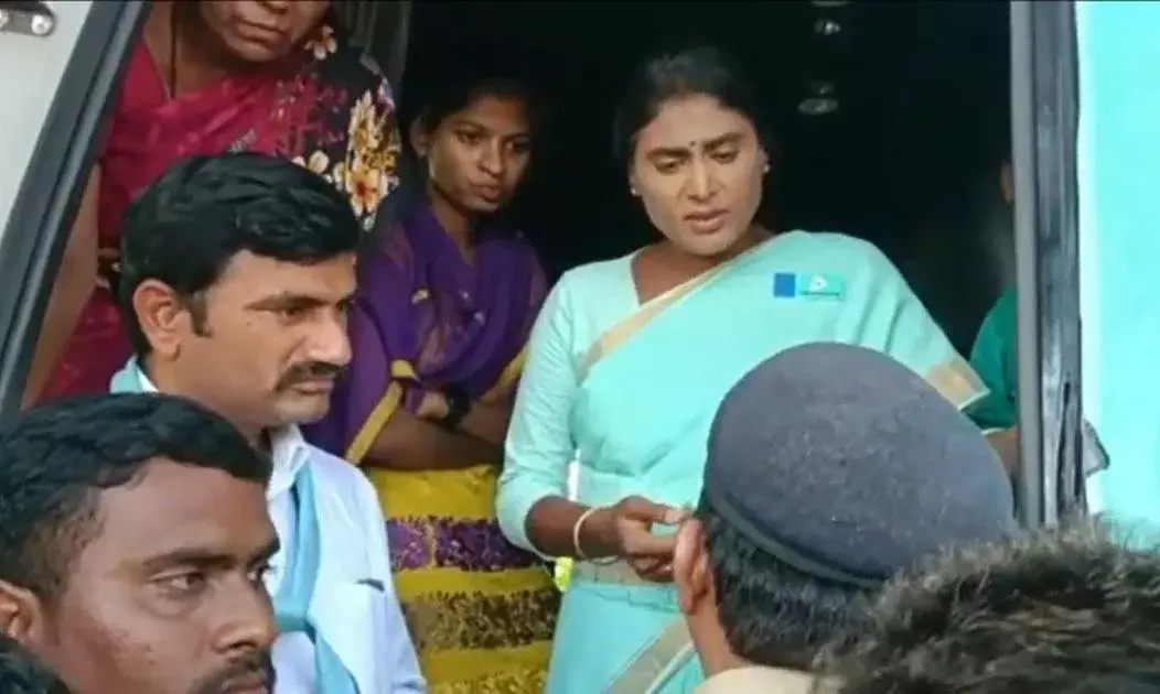 Telangana: వైఎస్ షర్మిల అరెస్ట్ Telangana: వైఎస్ షర్మిల అరెస్ట్