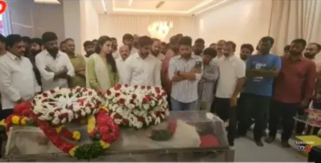 Tarakaratna : తారకరత్నకు నివాళులు అర్పించిన నారా లోకేష్