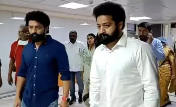 Tarakaratna : తారకరత్నకు కళ్యాణ్ రామ్, జూ.ఎన్టీఆర్ నివాళి Tarakaratna : తారకరత్నకు కళ్యాణ్ రామ్, జూ.ఎన్టీఆర్ నివాళి