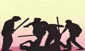 AP: వైసీపీ ఎమ్మెల్యే హఫీజ్ ఖాన్ అనుచరుడి దౌర్జన్యం AP: వైసీపీ ఎమ్మెల్యే హఫీజ్ ఖాన్ అనుచరుడి దౌర్జన్యం