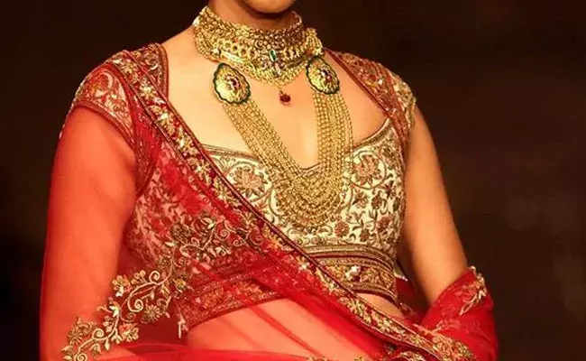 Gold and Silver Rates Today : తగ్గిన బంగారం, వెండి ధరలు.. ఈ రోజు మార్కెట్లో ఈ విధంగా.. Gold and Silver Rates Today : తగ్గిన బంగారం, వెండి ధరలు.. ఈ రోజు మార్కెట్లో ఈ విధంగా..