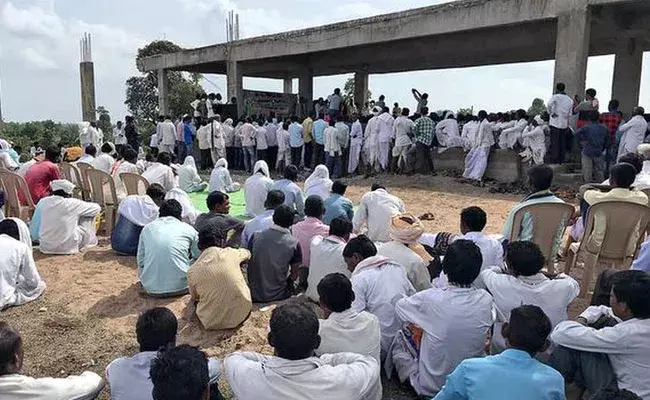 Adilabad: ఉట్నూర్లో తీవ్ర ఉద్రిక్త పరిస్థితులు Adilabad: ఉట్నూర్లో తీవ్ర ఉద్రిక్త పరిస్థితులు