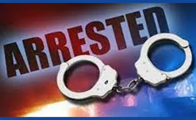 Shamshabad: శంషాబాద్‌లో రెచ్చిపోయిన యువకులు