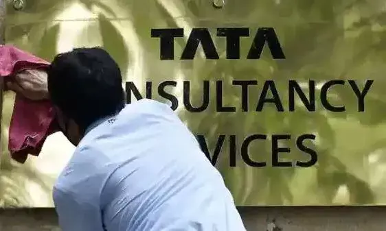 TCS : లే ఆఫ్స్ లేవు.. అన్నీ హైక్ లే... TCS : లే ఆఫ్స్ లేవు.. అన్నీ హైక్ లే...