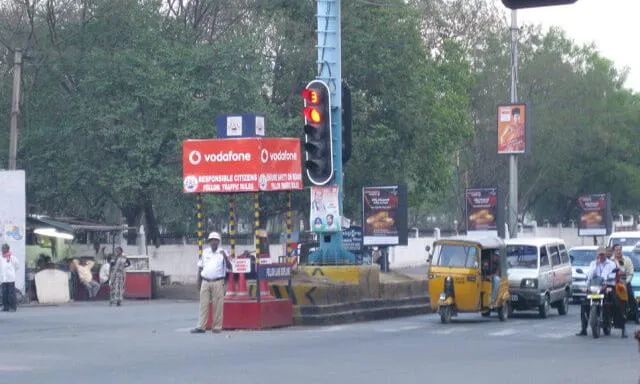 Hyderabad : ట్రాఫిక్ సిగ్నల్స్ బ్యాటరీల చోరీ..ఇద్దరు అరెస్ట్ Hyderabad : ట్రాఫిక్ సిగ్నల్స్ బ్యాటరీల చోరీ..ఇద్దరు అరెస్ట్