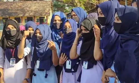 Karnataka Hijab Issue : పరీక్షలు రాయాలంటే హిజబ్ ను అనుమతించండి Karnataka Hijab Issue : పరీక్షలు రాయాలంటే హిజబ్ ను అనుమతించండి