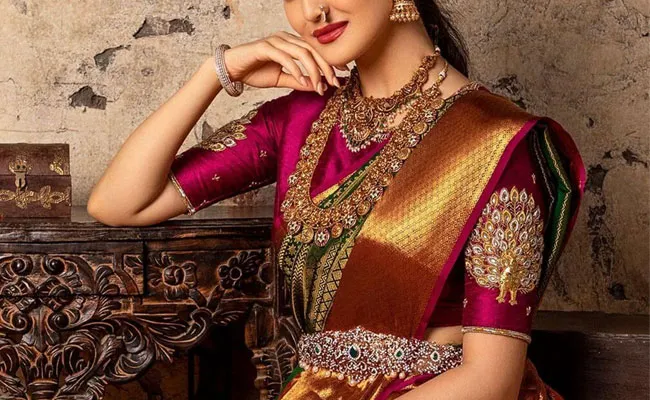 Gold and Silver Rates Today : నిలకడగా బంగారం, పెరిగిన వెండి ధరలు.. ఈ రోజు మార్కెట్లో ఈ విధంగా.. Gold and Silver Rates Today : నిలకడగా బంగారం, పెరిగిన వెండి ధరలు.. ఈ రోజు మార్కెట్లో ఈ విధంగా..