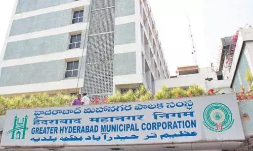 GHMC : ఎర్రమంజిల్‌లో అక్రమ కట్టడాల కూల్చివేత