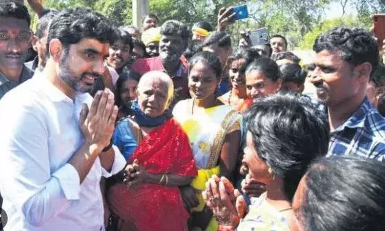 Yuvagalam : రైస్ మిల్లర్ల పేరుతో వైసీపీ నేతల దోపిడీ : లోకేష్