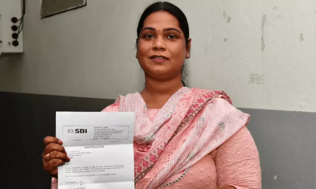 Telangana: ప్రధానమంత్రి ఉపాధి కల్పన.. ట్రాన్స్ జెండర్ కు లోన్..