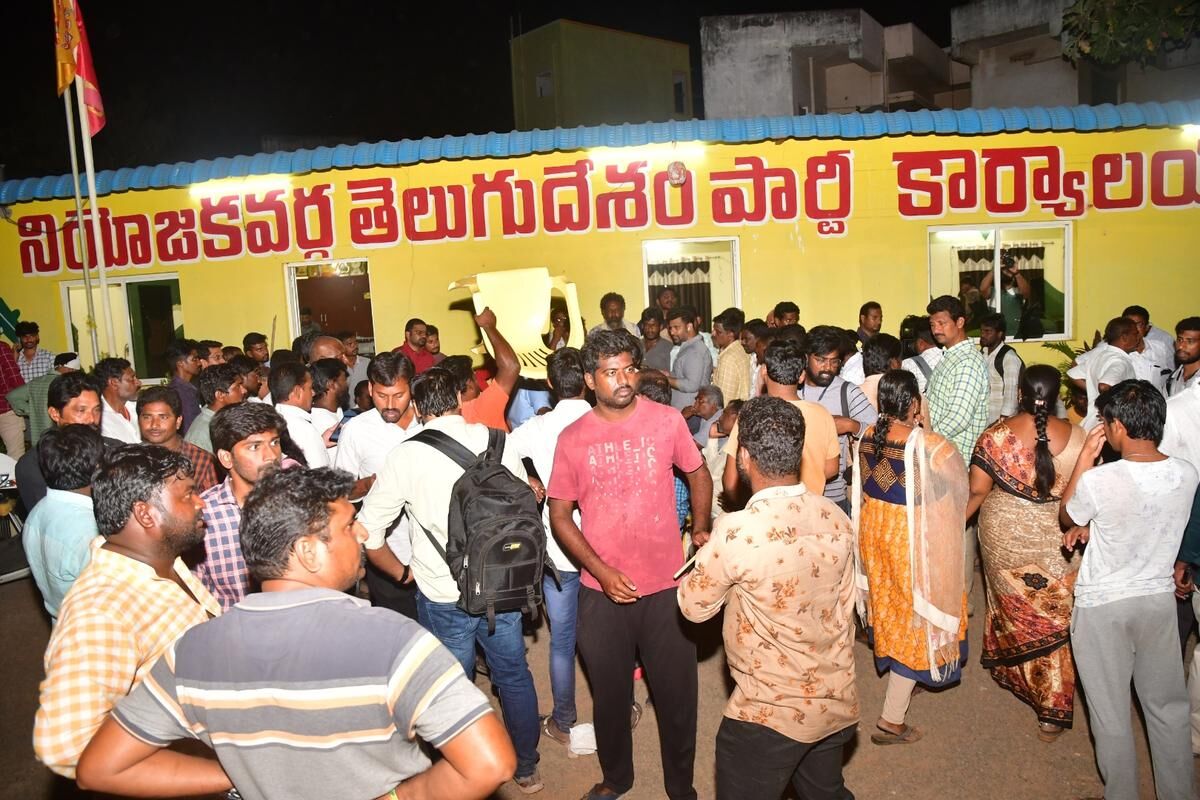 AP : TDP ఆఫీస్ ధ్వంసం చేసిన వారిపై టీడీపీ నేతల ఫిర్యాదు