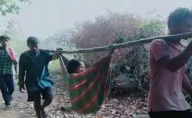 Visakhapatnam: ఆస్పత్రికి వెళ్లేందుకు రోడ్డు లేదు.. పురిటి బిడ్డను కోల్పోయిన గిరిజన దంపతులు Visakhapatnam: ఆస్పత్రికి వెళ్లేందుకు రోడ్డు లేదు.. పురిటి బిడ్డను కోల్పోయిన గిరిజన దంపతులు