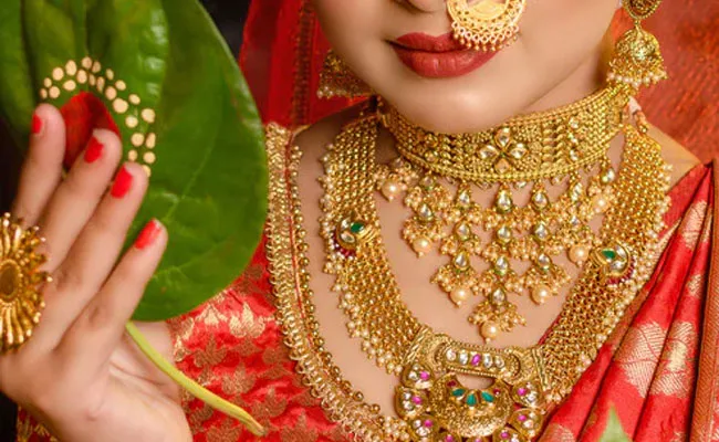 Gold and Silver Rates Today : గుడ్న్యూస్ తగ్గిన బంగారం, వెండి ధరలు.. ఈ రోజు మార్కెట్లో ఈ విధంగా.. Gold and Silver Rates Today : గుడ్న్యూస్ తగ్గిన బంగారం, వెండి ధరలు.. ఈ రోజు మార్కెట్లో ఈ విధంగా..