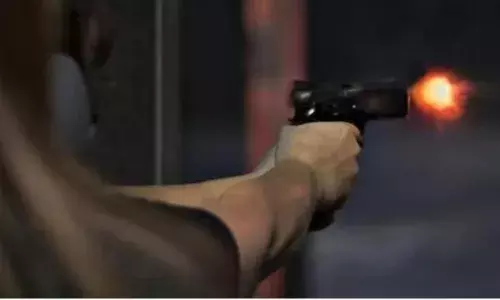 Kashmir : ఉగ్రవాదుల కాల్పుల్లో బ్యాంకు గార్డు మృతి