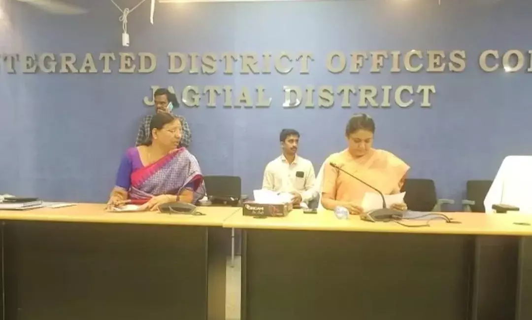 KingFisher: కలెక్టర్ గారు.. కింగ్ఫిషర్ అమ్మట్లేదు..! KingFisher: కలెక్టర్ గారు.. కింగ్ఫిషర్ అమ్మట్లేదు..!