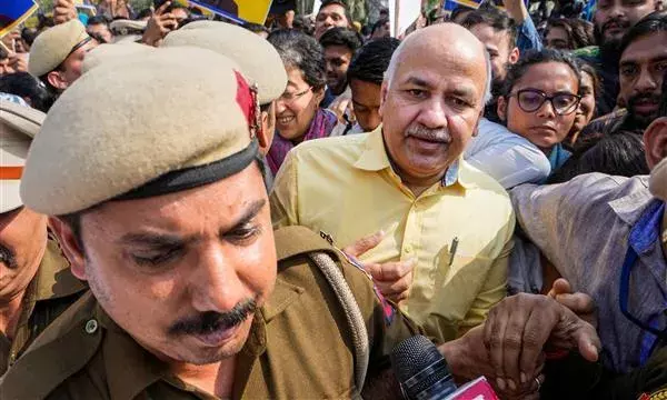 Delhi Liquor Scam: ఐదు రోజుల సీబీఐ కస్టడీకి సిసోడియా Delhi Liquor Scam: ఐదు రోజుల సీబీఐ కస్టడీకి సిసోడియా