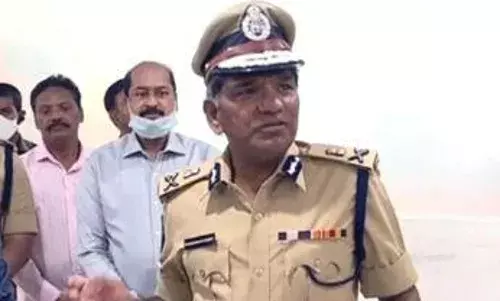 కోర్టు ధిక్కరణ కేసులో ఏపీ డీజీపీ హైకోర్టుకు హాజరు కోర్టు ధిక్కరణ కేసులో ఏపీ డీజీపీ హైకోర్టుకు హాజరు