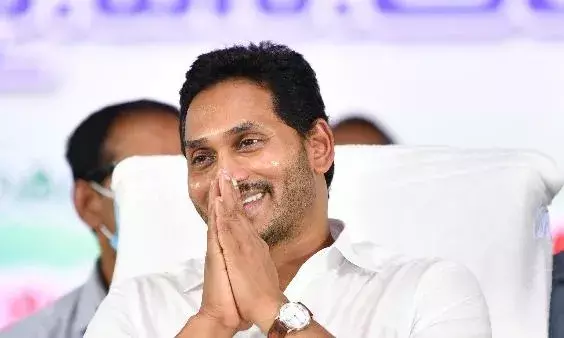 AP: అత్త సొమ్ము అల్లుడి దానం.. అన్న చందంగా సీఎం జగన్ యవ్వారం AP: అత్త సొమ్ము అల్లుడి దానం.. అన్న చందంగా సీఎం జగన్ యవ్వారం
