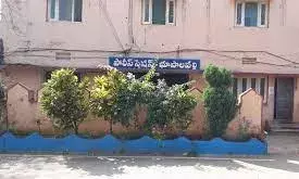 Telangana: బీఆర్‌ఎస్‌, కాంగ్రెస్‌ పార్టీ కార్యకర్తల మధ్య ఫ్లెక్సీ వార్‌