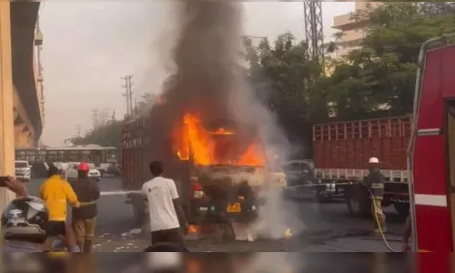 Hyderabad: మంటల్లో దగ్ధమైన డీసీఎం Hyderabad: మంటల్లో దగ్ధమైన డీసీఎం