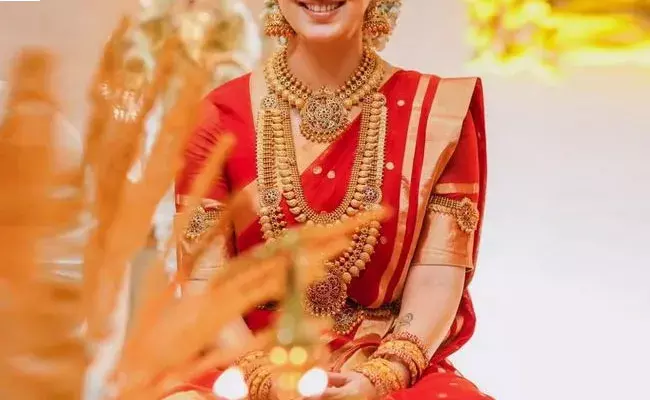Gold and Silver Rates Today : పెరిగిన బంగారం, నిలకడగా వెండి ధరలు.. ఈ రోజు మార్కెట్లో ఈ విధంగా..