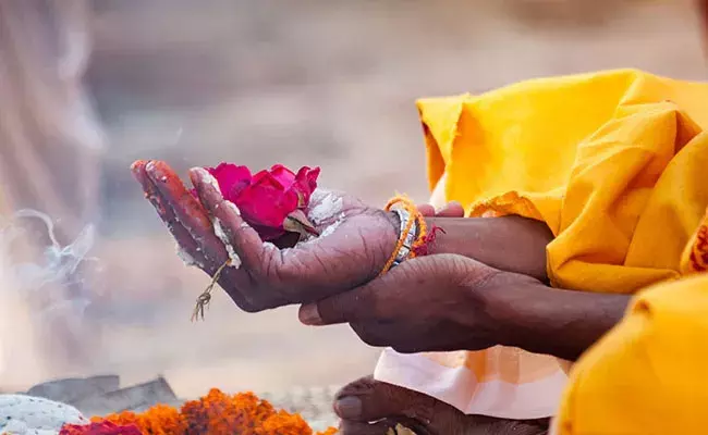 Odisha: తండ్రి మరణించి 11 రోజులు.. ఆచారాలు నిర్వహిస్తున్న కొడుకు అనారోగ్యంతో..