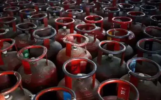 GAS Cylinder : గ్యాస్ సిలిండర్ ధర పెరిగింది