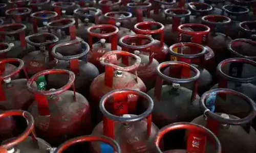 GAS Cylinder : గ్యాస్ సిలిండర్ ధర పెరిగింది