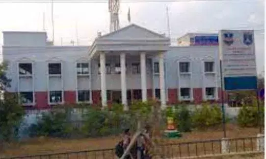 HYD : తాగిన మైకంలో కానిస్టేబుల్ వీరంగం HYD : తాగిన మైకంలో కానిస్టేబుల్ వీరంగం